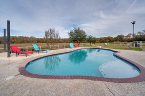 Private Pool & Fenced Backyard | Self Check-In | 13 Mi to Downtown McKinney