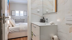 The full bathroom provides all the amenities you need to freshen up and prepare for your adventures #freshenup #portugal #pt #cascais