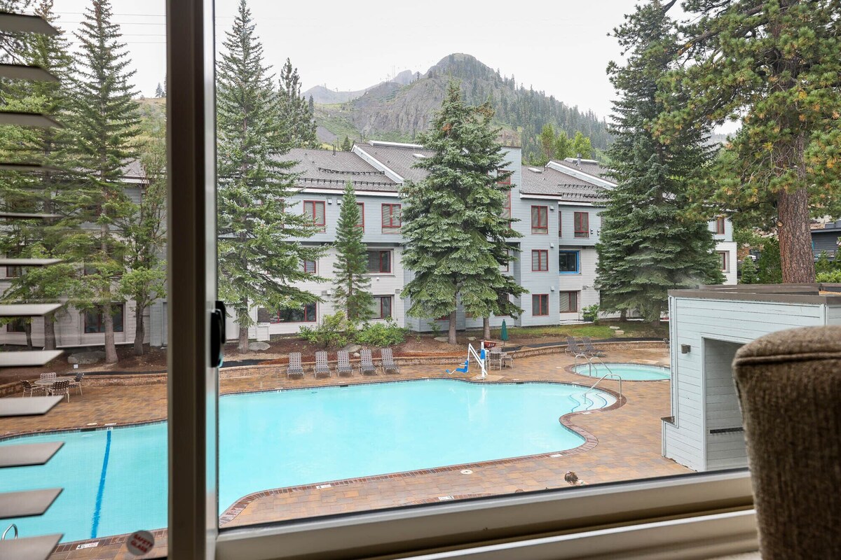 NEW LISTING!! Palisades Tahoe Lodge Studio, Ski-in/Ski-out #234