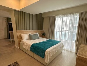 Main Fixed Queen Size Bed with Smart TV