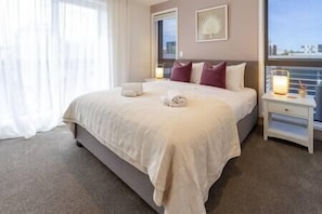 Spacious Bedroom with Queen bed and hotel quality linen
