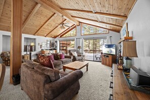 Indoors, Furniture, Living Room, Couch, Home Decor