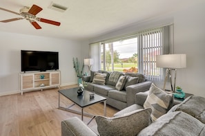 Living Room | Free WiFi | Smart TV