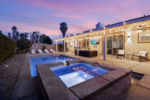 Beautifully Remodeled Pool and Landscape