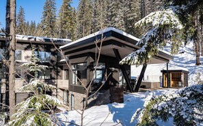 Exterior - side patio (seating, fire table, hot tub, sauna, BBQ)
