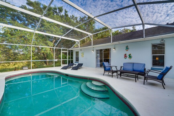 Davenport Vacation Rental | 3BR | 2BA | 1,204 Sq Ft | Small Step for Entry