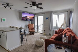Welcome to Mountain Lodge 242, a 1-bedroom property that sleeps five people with unforgettable slope and mountain views!