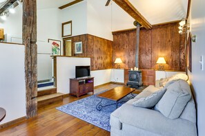 Living Area | Smart TV