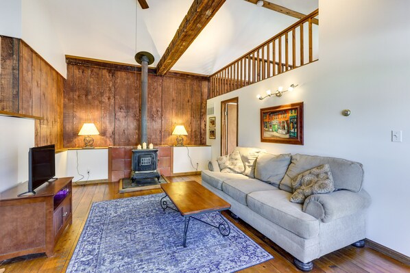 Chagrin Falls Vacation Rental | 1BR | 1BA | 2 Steps to Access | 1,200 Sq Ft