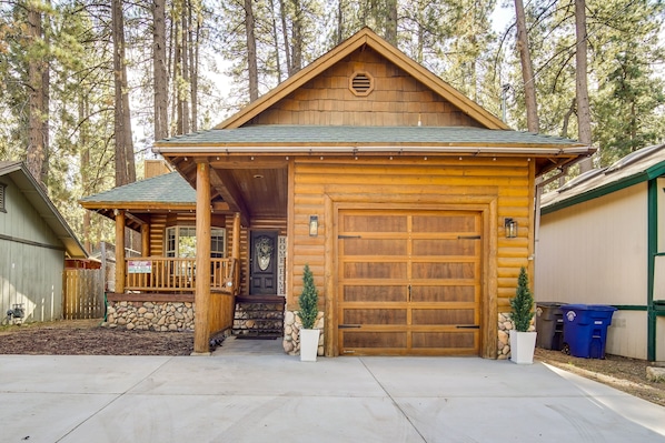 Big Bear Lake Vacation Rental | 3BR | 2BA | 1,478 Sq Ft | Stairs Required