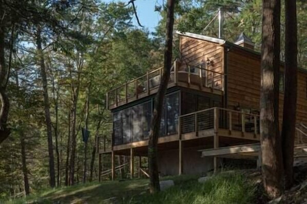 Cabin view facing the wooded ravine. Four-season sunroom you can enjoy to lounge and view nature.