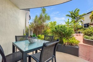 Open private outdoor seating - Pool and BBQ within 10metre