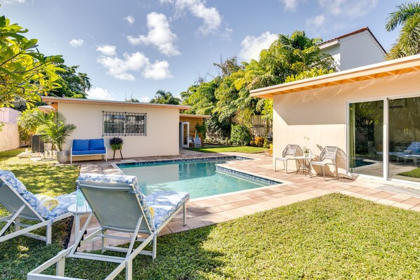 West Palm Beach Vacation Rental | 4BR | 3BA | 2,080 Sq Ft | 1 Step Required