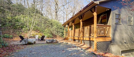 Blowing Rock Vacation Rental | 4BR | 3BA | 1,820 Sq Ft | Stairs Required
