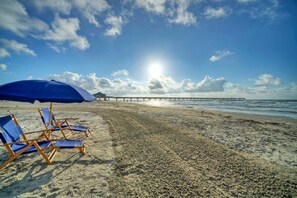 5 blocks to Port Aransas Beach.