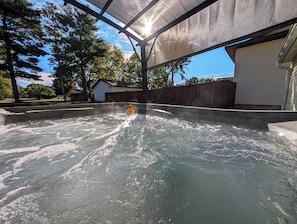 Outdoor spa tub