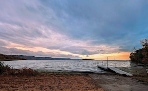 Boat Launch #1 (Lake Onalaska) only 1 block away.