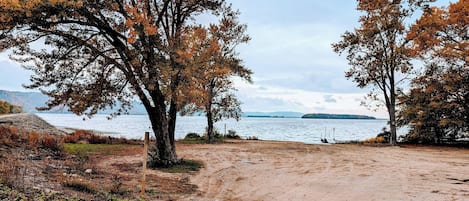 Boat Launch #1 (Lake Onalaska) only 1 block away.