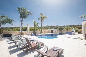 Garden area with pergola and ping pong table, barbecue, sunloungers and Pool