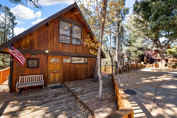 Looking for a cute, budget-friendly cabin in Big Bear? Welcome to Nana's Cabin!