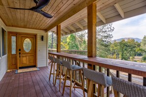 Our outside bar has 6 barstools, offering a serene spot for your morning coffee.