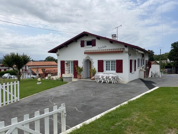 La maison MENDI BICHTA avec le gîte à l'étage