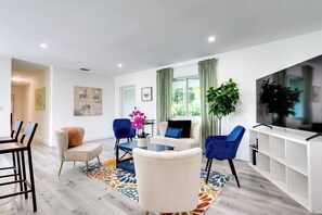 Living Room | Free WiFi | Smart TV