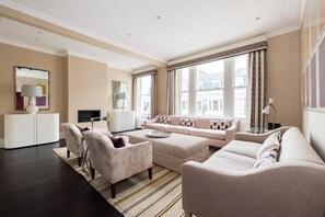 Kensington Luxury - 2 Bedrooms (4105)