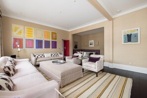 Kensington Luxury - 2 Bedrooms (4107)