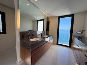 Master bathroom 1