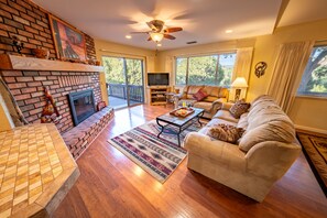 Cozy Living Room WIth Gas Fireplace