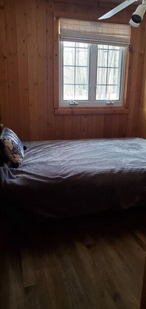 Cozy third bedroom.