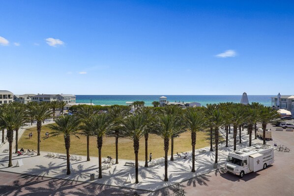 GENEROUS BALCONY WITH INCREDIBLE GULF & SUNSET VIEWS