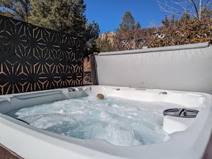 Brand new Private hot tub with views of Thunder Mountain!