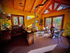 Kitchenette & Dining room