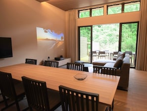 [A01-06 (Living Dining)] Spacious space where you can feel nature