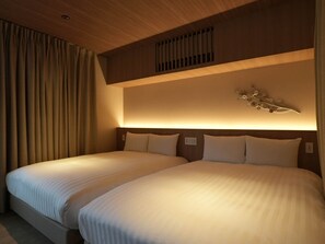 [C01-10 (Bedroom)] A bedroom with a calm atmosphere. Two spacious double beds installed