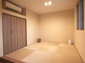 [C01-10 (Japanese-style room)] Simple Japanese-style room. Futon set available in closet