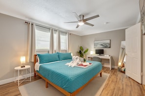 The king bed invites you to indulge in restful slumber, ensuring that every night's sleep is a truly royal experience.