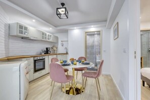 Dining Area - Kitchen