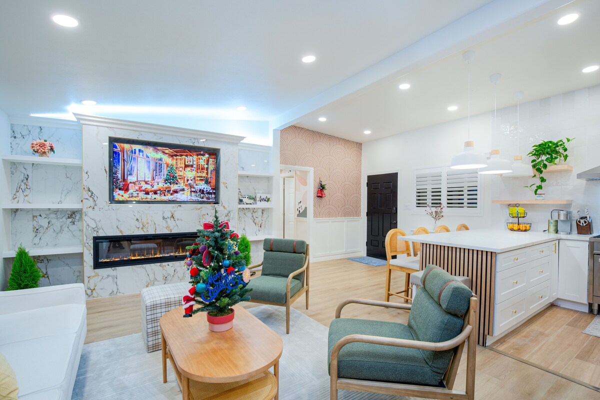 Ultimate Family Retreat Villa by Disneyland 5 bedrooms 3 baths