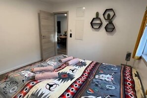 Schlafzimmer 1 (1)