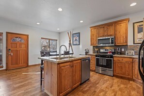 Bear Hollow 5482: Spacious with 2 sinks and a range for cooking delights.