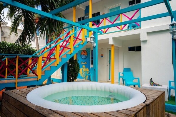 Outdoor spa tub
