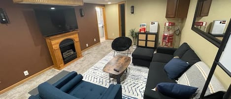 LIVING ROOM 2 (1)