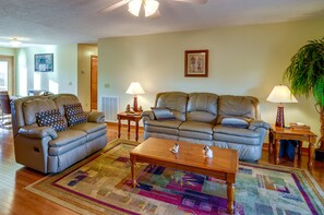 Living Room | Cable TV