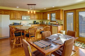 Dining Area/Kitchen | Open Floor Plan