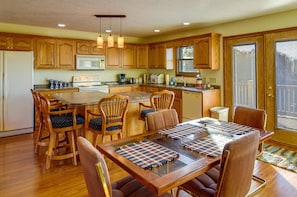 Dining Area/Kitchen | Open Floor Plan
