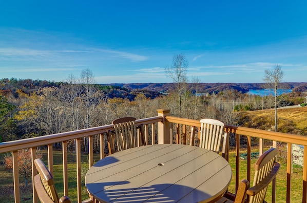 Byrdstown Vacation Rental | 2BR | 2BA | Stairs Required | 1,728 Sq Ft