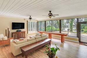 Living Room | Central Air Conditioning | Ceiling Fans